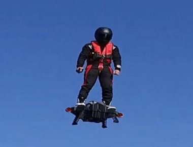 Πετάξτε στα 10.000 πόδια με ένα Flyboard Air (βίντεο)